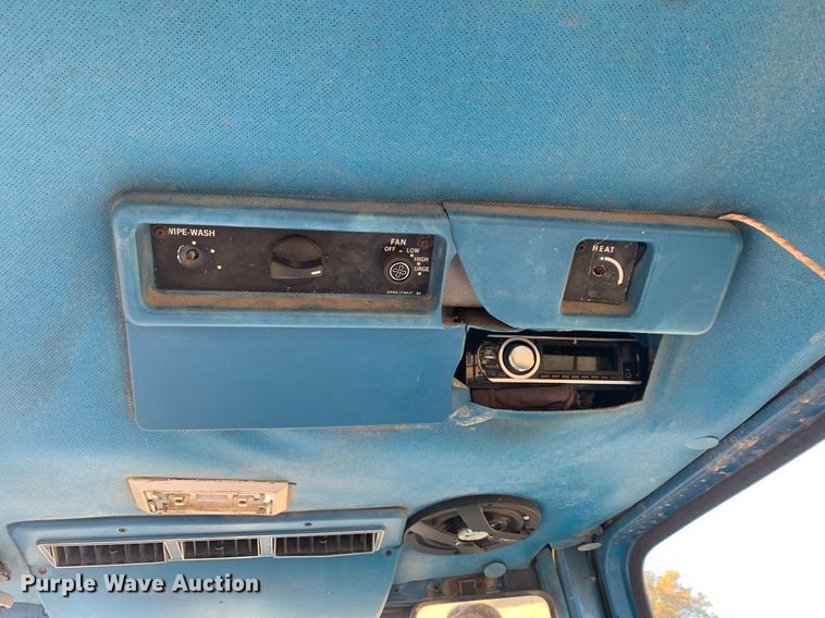 image for item DP8766 1988 Ford 6610  tractor