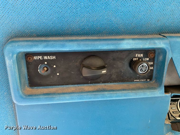 image for item DP8766 1988 Ford 6610  tractor