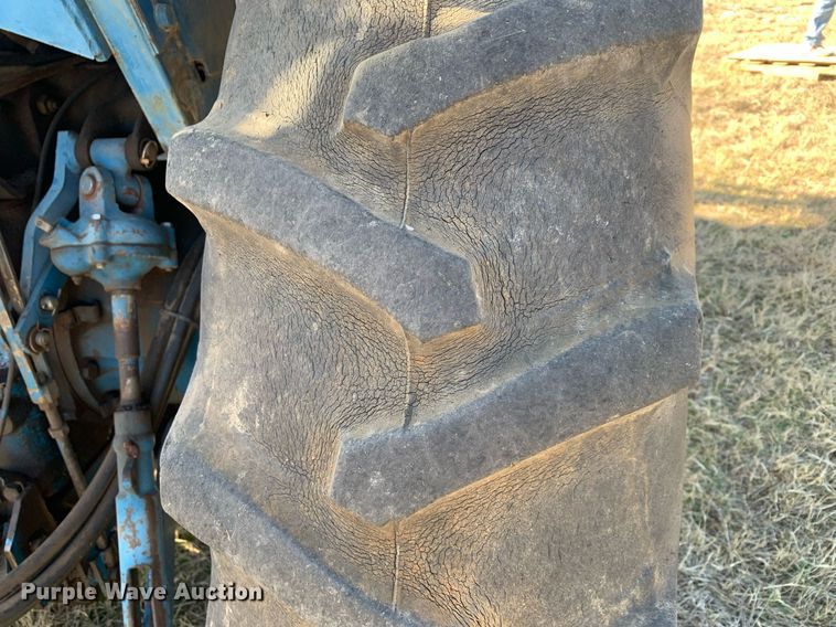 image for item DP8766 1988 Ford 6610  tractor