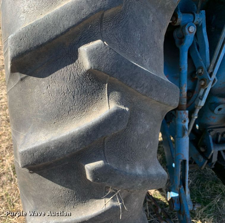 image for item DP8766 1988 Ford 6610  tractor