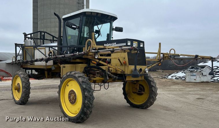 image for item DQ1070 1993 Ag-Chem RoGator 664  sprayer