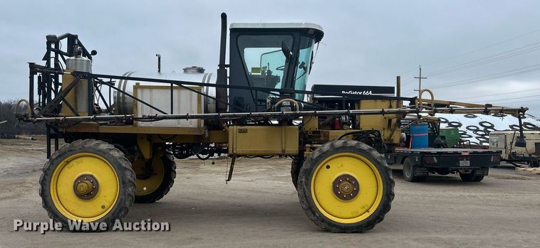 image for item DQ1070 1993 Ag-Chem RoGator 664  sprayer