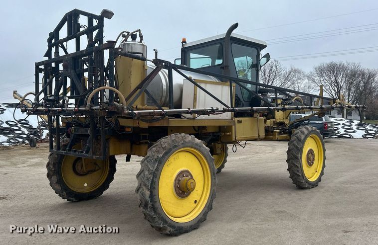 image for item DQ1070 1993 Ag-Chem RoGator 664  sprayer