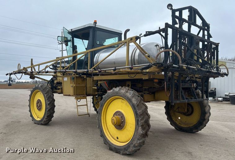 image for item DQ1070 1993 Ag-Chem RoGator 664  sprayer