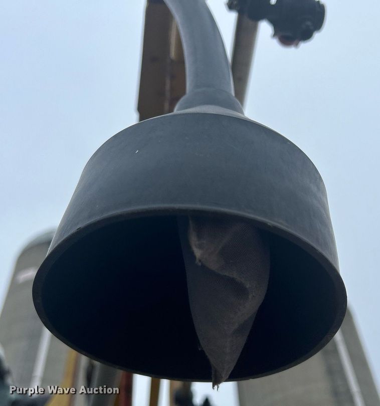 image for item DQ1070 1993 Ag-Chem RoGator 664  sprayer