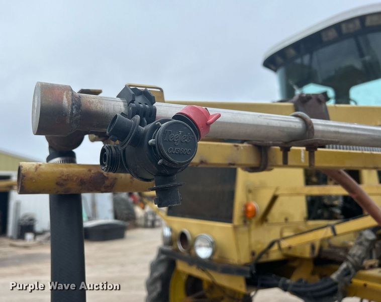 image for item DQ1070 1993 Ag-Chem RoGator 664  sprayer