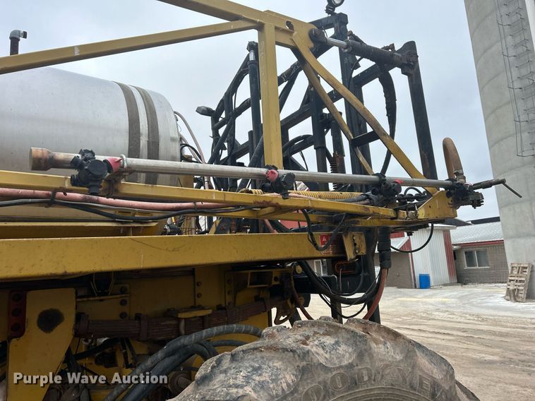 image for item DQ1070 1993 Ag-Chem RoGator 664  sprayer