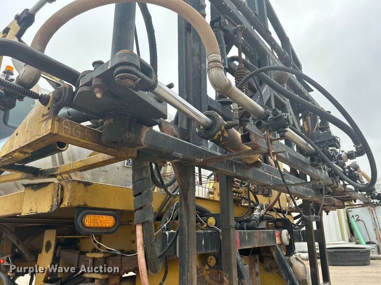 image for item DQ1070 1993 Ag-Chem RoGator 664  sprayer