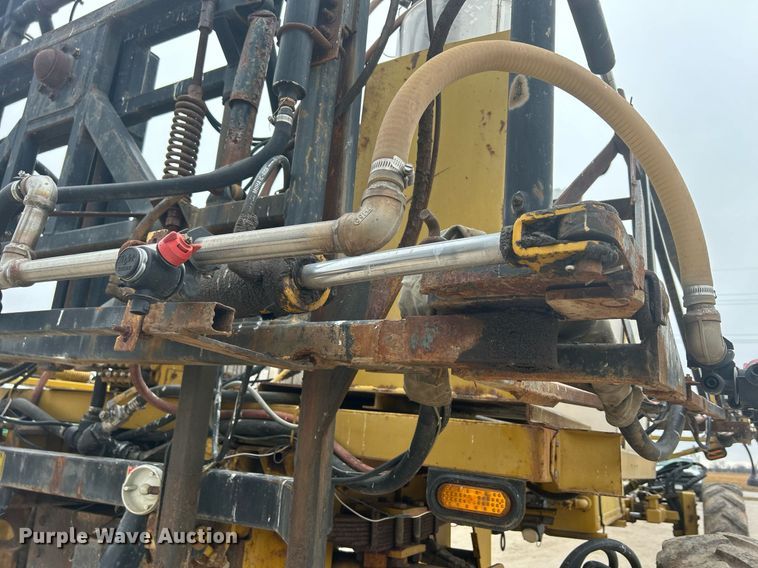 image for item DQ1070 1993 Ag-Chem RoGator 664  sprayer