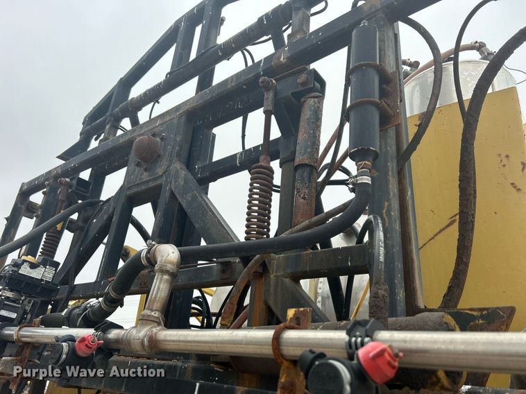 image for item DQ1070 1993 Ag-Chem RoGator 664  sprayer