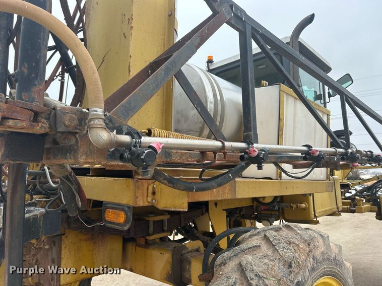 image for item DQ1070 1993 Ag-Chem RoGator 664  sprayer