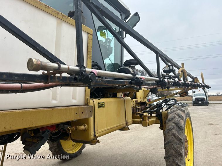 image for item DQ1070 1993 Ag-Chem RoGator 664  sprayer