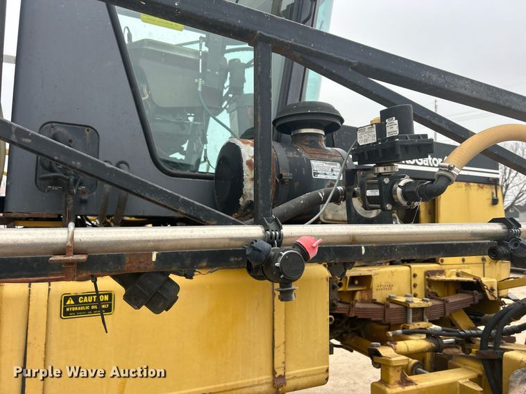 image for item DQ1070 1993 Ag-Chem RoGator 664  sprayer