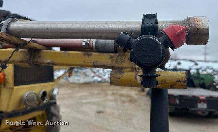 image for item DQ1070 1993 Ag-Chem RoGator 664  sprayer