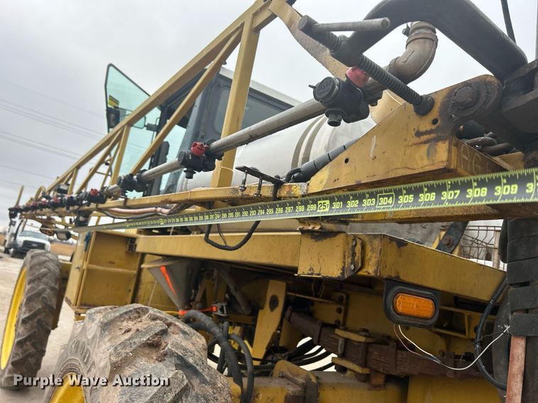 image for item DQ1070 1993 Ag-Chem RoGator 664  sprayer