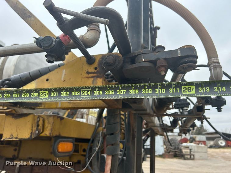 image for item DQ1070 1993 Ag-Chem RoGator 664  sprayer