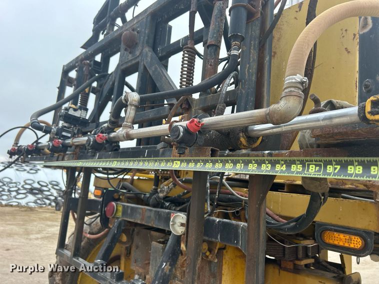 image for item DQ1070 1993 Ag-Chem RoGator 664  sprayer