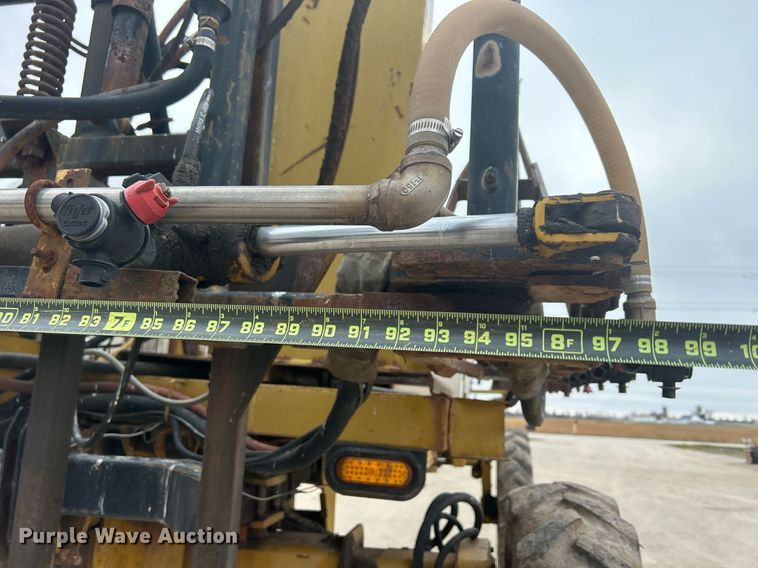 image for item DQ1070 1993 Ag-Chem RoGator 664  sprayer