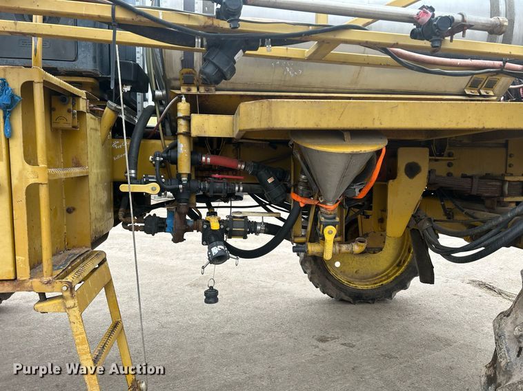 image for item DQ1070 1993 Ag-Chem RoGator 664  sprayer