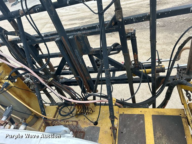 image for item DQ1070 1993 Ag-Chem RoGator 664  sprayer