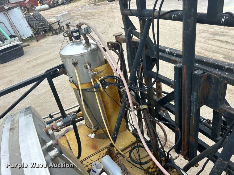 image for item DQ1070 1993 Ag-Chem RoGator 664  sprayer