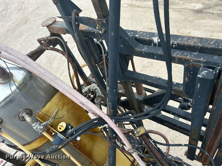 image for item DQ1070 1993 Ag-Chem RoGator 664  sprayer