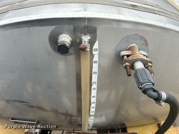 image for item DQ1070 1993 Ag-Chem RoGator 664  sprayer