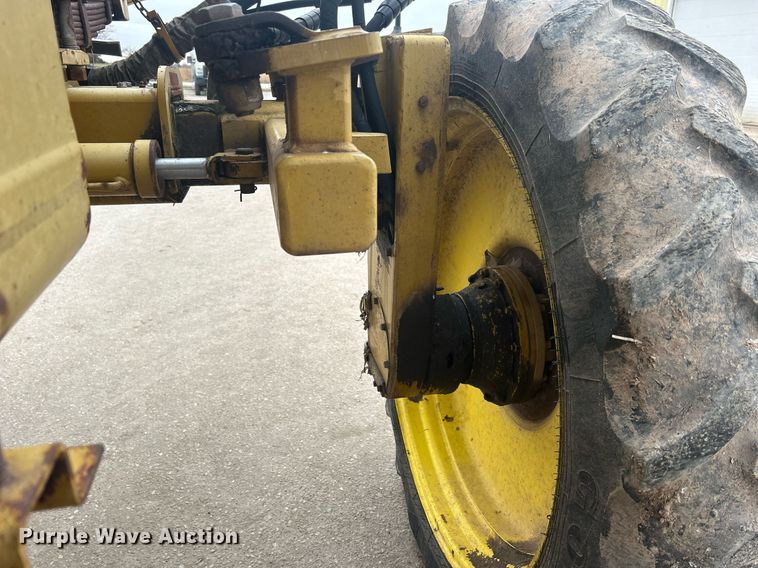 image for item DQ1070 1993 Ag-Chem RoGator 664  sprayer