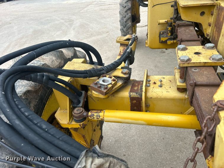 image for item DQ1070 1993 Ag-Chem RoGator 664  sprayer