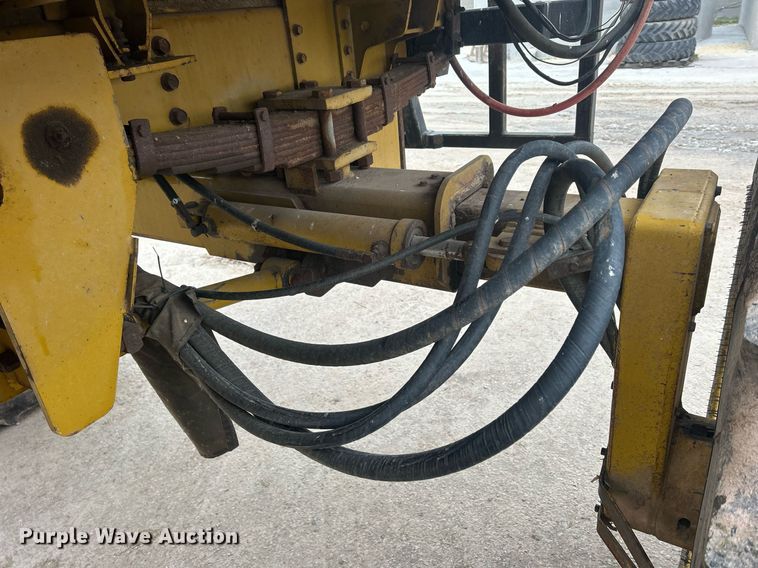 image for item DQ1070 1993 Ag-Chem RoGator 664  sprayer