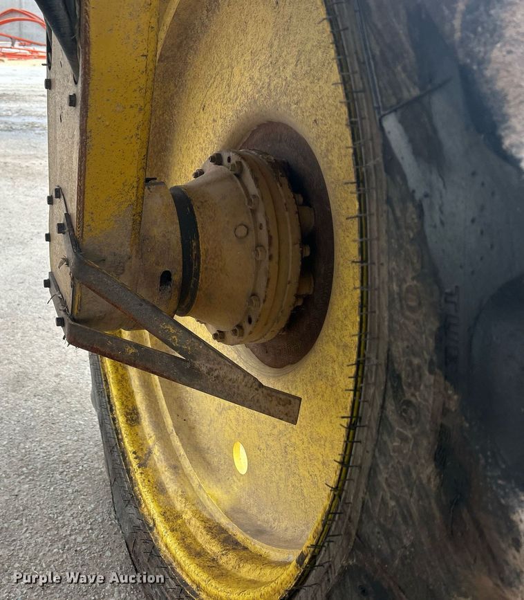 image for item DQ1070 1993 Ag-Chem RoGator 664  sprayer