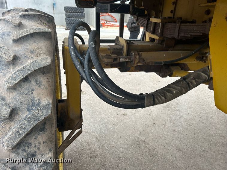 image for item DQ1070 1993 Ag-Chem RoGator 664  sprayer