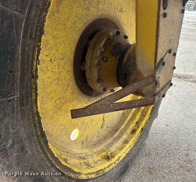 image for item DQ1070 1993 Ag-Chem RoGator 664  sprayer