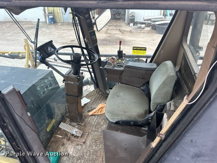 image for item DQ1070 1993 Ag-Chem RoGator 664  sprayer