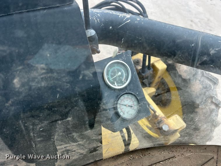 image for item DQ1070 1993 Ag-Chem RoGator 664  sprayer