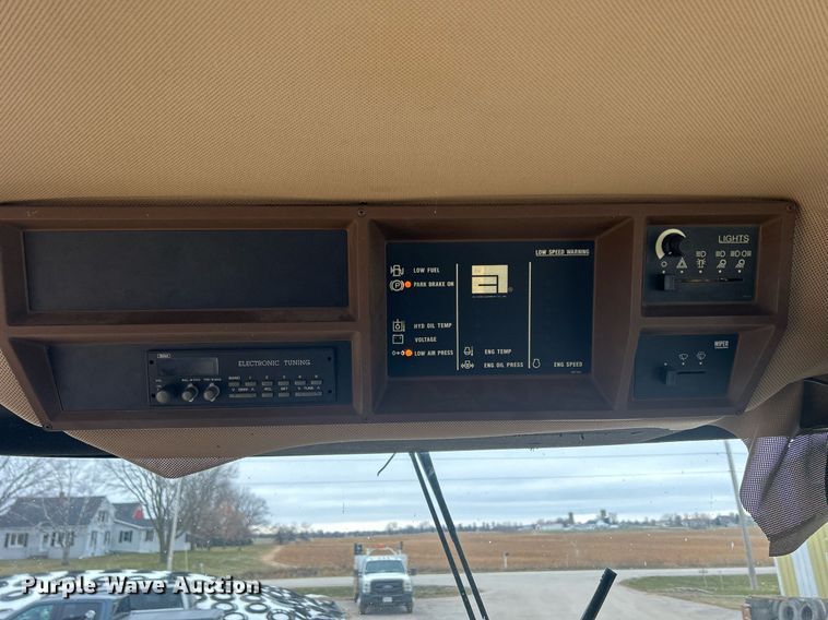 image for item DQ1070 1993 Ag-Chem RoGator 664  sprayer