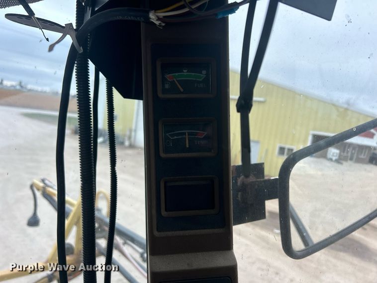 image for item DQ1070 1993 Ag-Chem RoGator 664  sprayer