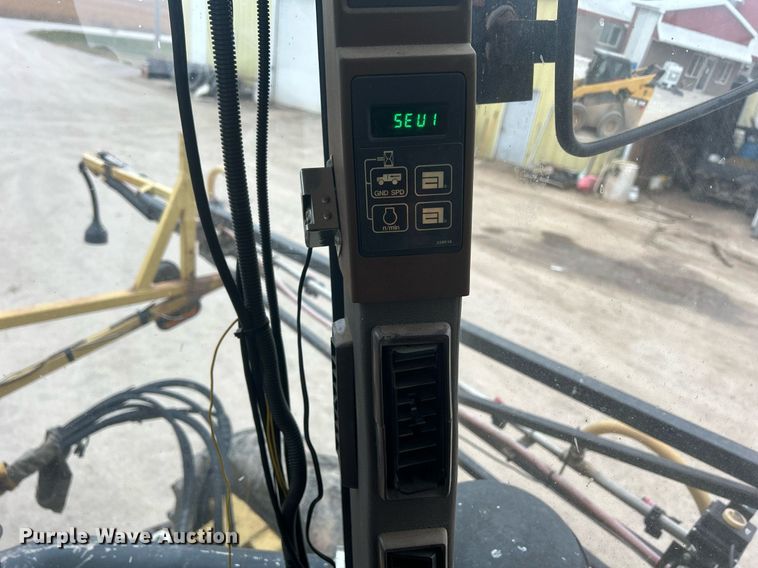 image for item DQ1070 1993 Ag-Chem RoGator 664  sprayer