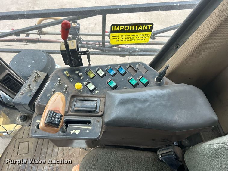 image for item DQ1070 1993 Ag-Chem RoGator 664  sprayer