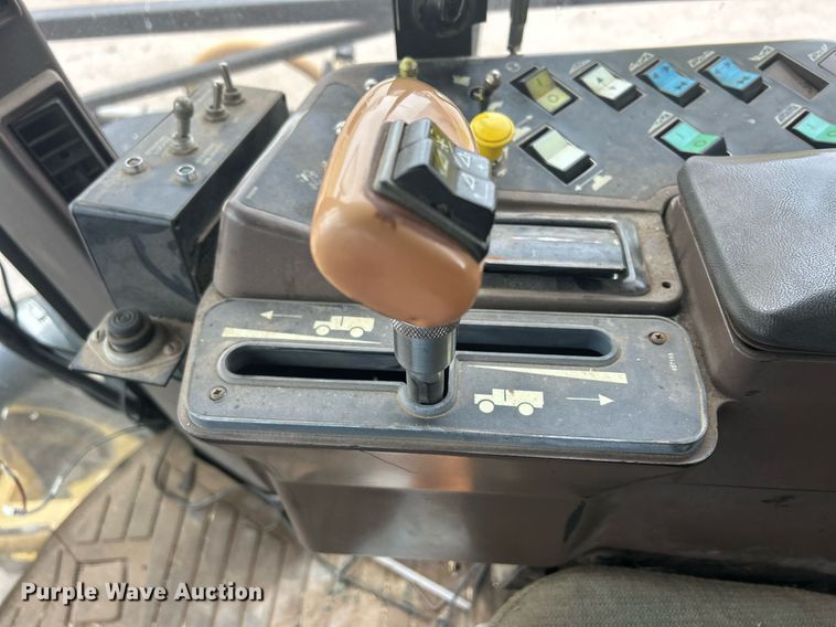 image for item DQ1070 1993 Ag-Chem RoGator 664  sprayer