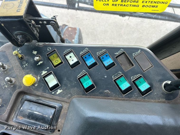 image for item DQ1070 1993 Ag-Chem RoGator 664  sprayer