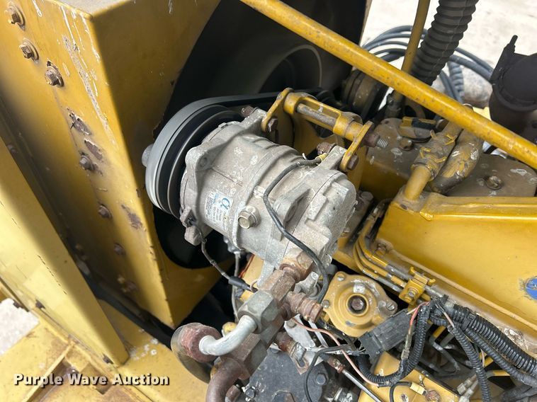 image for item DQ1070 1993 Ag-Chem RoGator 664  sprayer