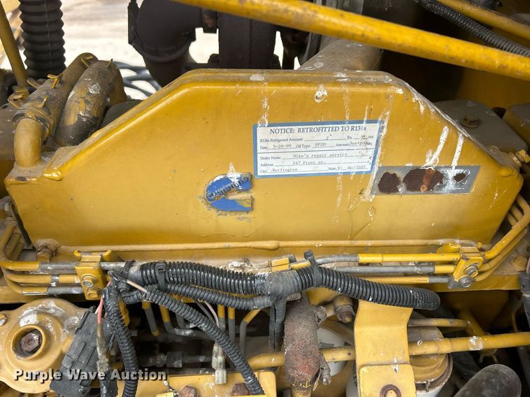 image for item DQ1070 1993 Ag-Chem RoGator 664  sprayer