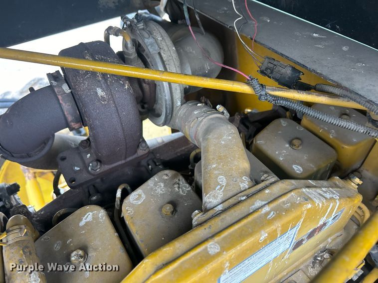 image for item DQ1070 1993 Ag-Chem RoGator 664  sprayer