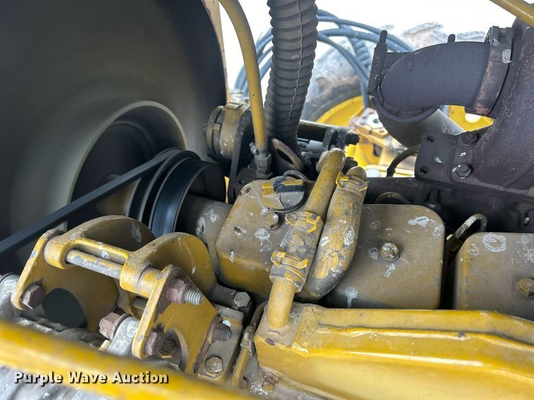 image for item DQ1070 1993 Ag-Chem RoGator 664  sprayer