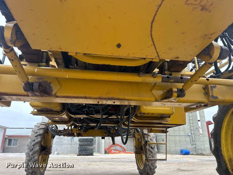 image for item DQ1070 1993 Ag-Chem RoGator 664  sprayer