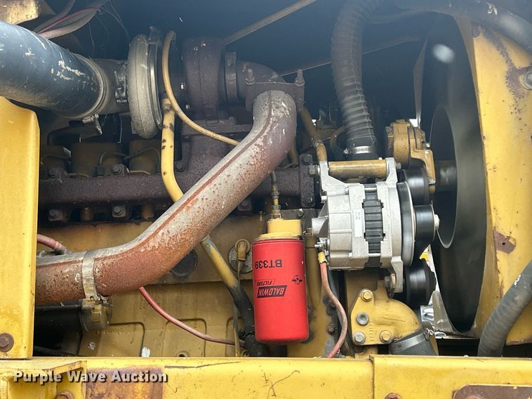 image for item DQ1070 1993 Ag-Chem RoGator 664  sprayer