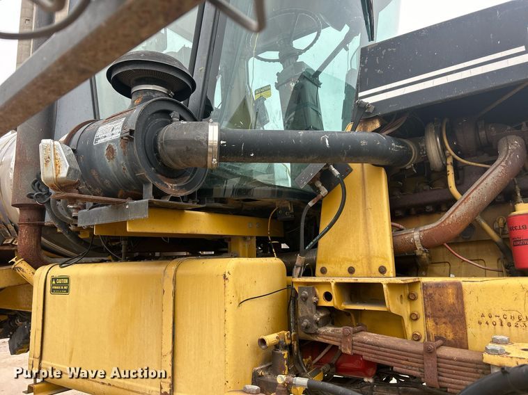 image for item DQ1070 1993 Ag-Chem RoGator 664  sprayer