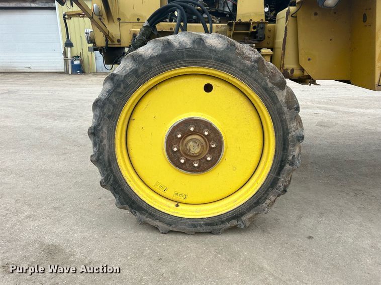 image for item DQ1070 1993 Ag-Chem RoGator 664  sprayer