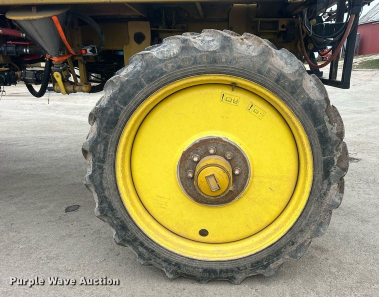 image for item DQ1070 1993 Ag-Chem RoGator 664  sprayer